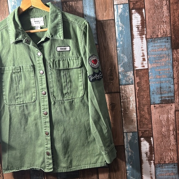Worn in forever 21 small army jacket with patches - Picture 3 of 10